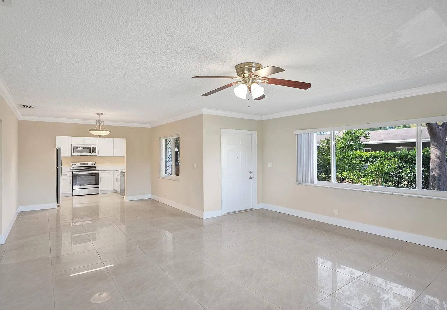2 bed, 1075 sqft, $2,800 — Photo 1