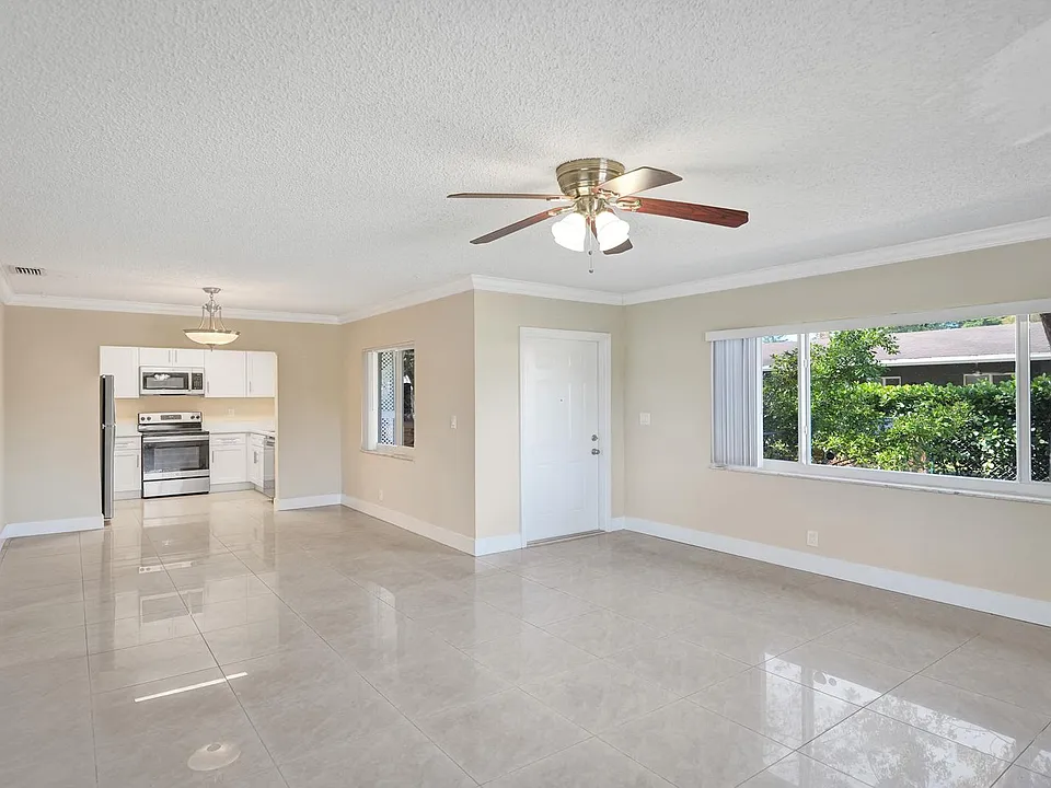 920 SW 28th St