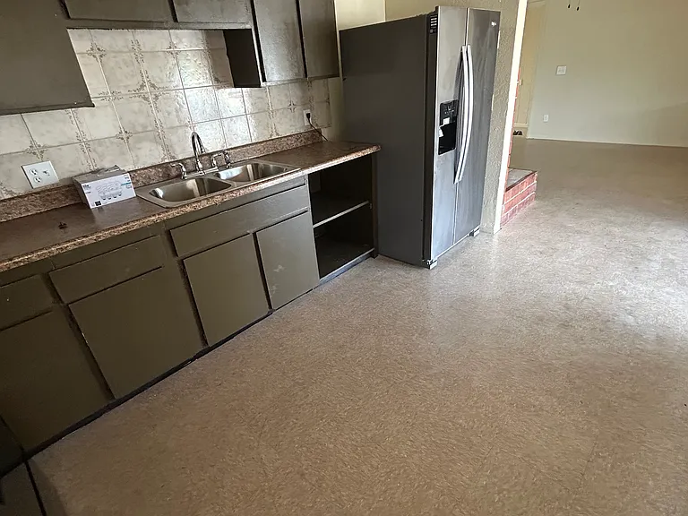 4650 S Martin Ave — Photo 7