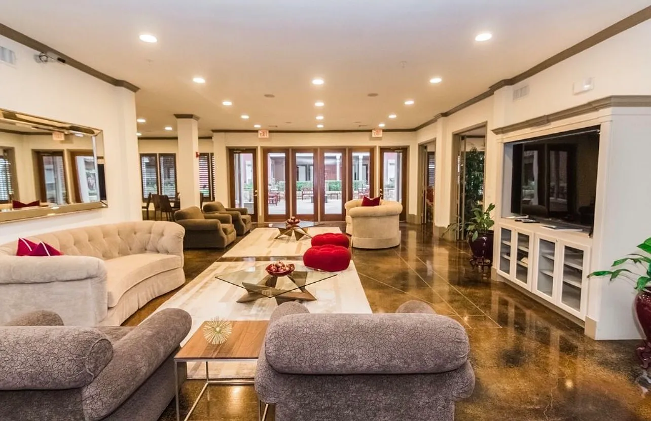 1 bed, 904 sqft, $2,000 — Photo 3