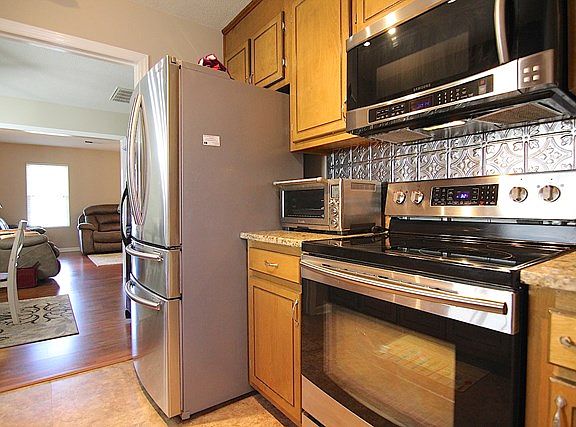 4th image of 115 Lauren Cir