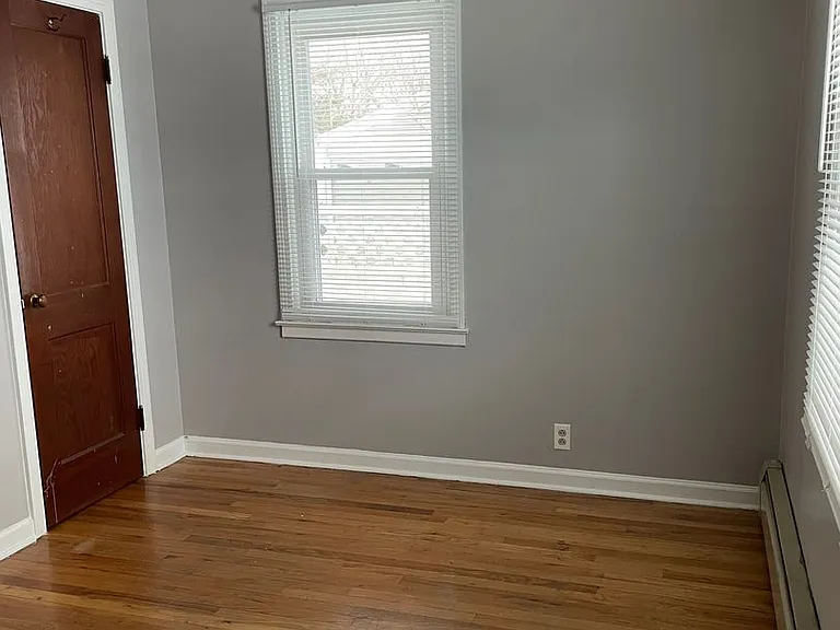 102 Gale Ave — Photo 17
