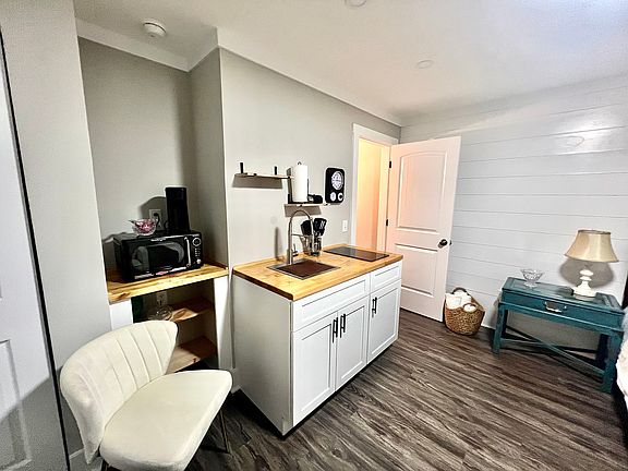 5th image of 1234 College St APT F5