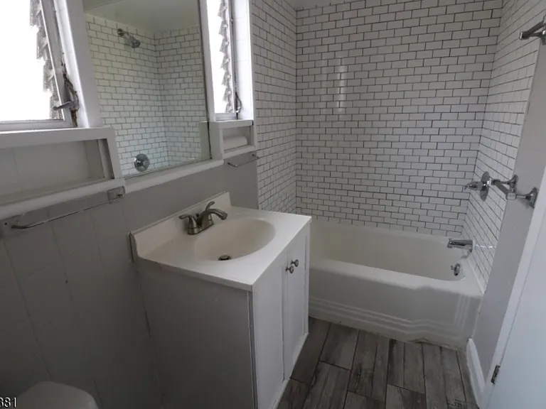 76 Clinton St — Photo 10