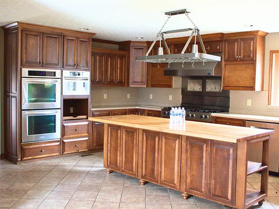 5th image of 55 Benton Rd