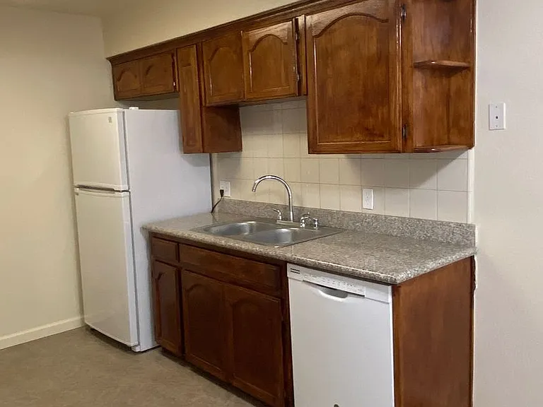 657 W Parlier Ave #126 — Photo 3