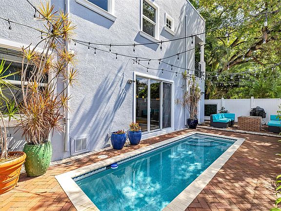 3rd image of 488 SW 5th Avenue #488