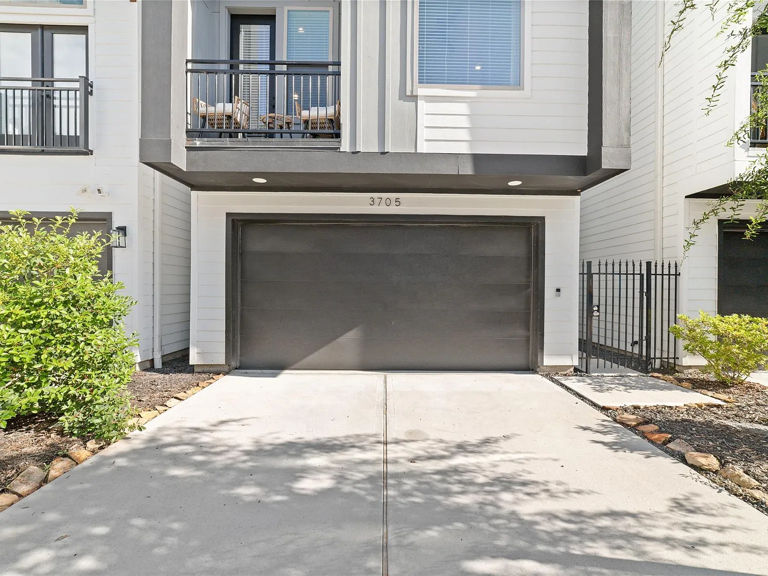 3 bed, 3.5 bath, 1836 sqft, $2,800 — Photo 3