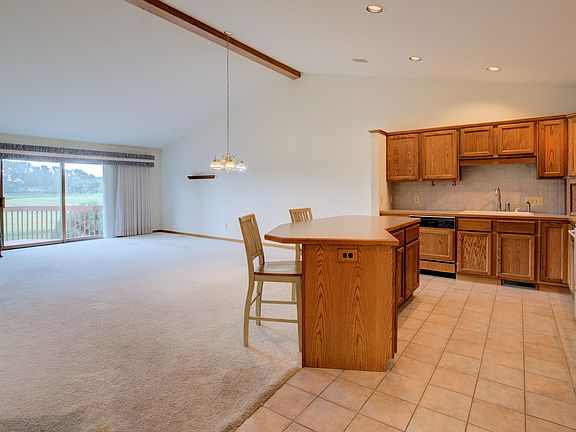 2nd image of 2073 Lakeview Dr