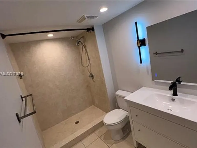 31 SE 5th St #411 — Photo 27