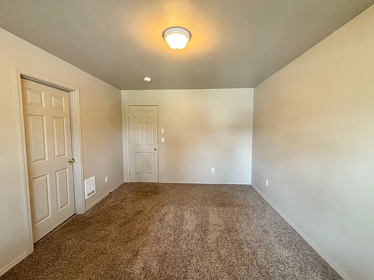 14 SE McKinley Ave #1 — Photo 27