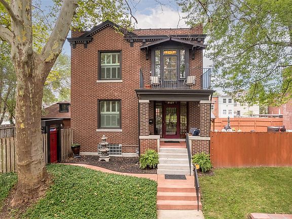 2nd image of 625 Bellerive Blvd