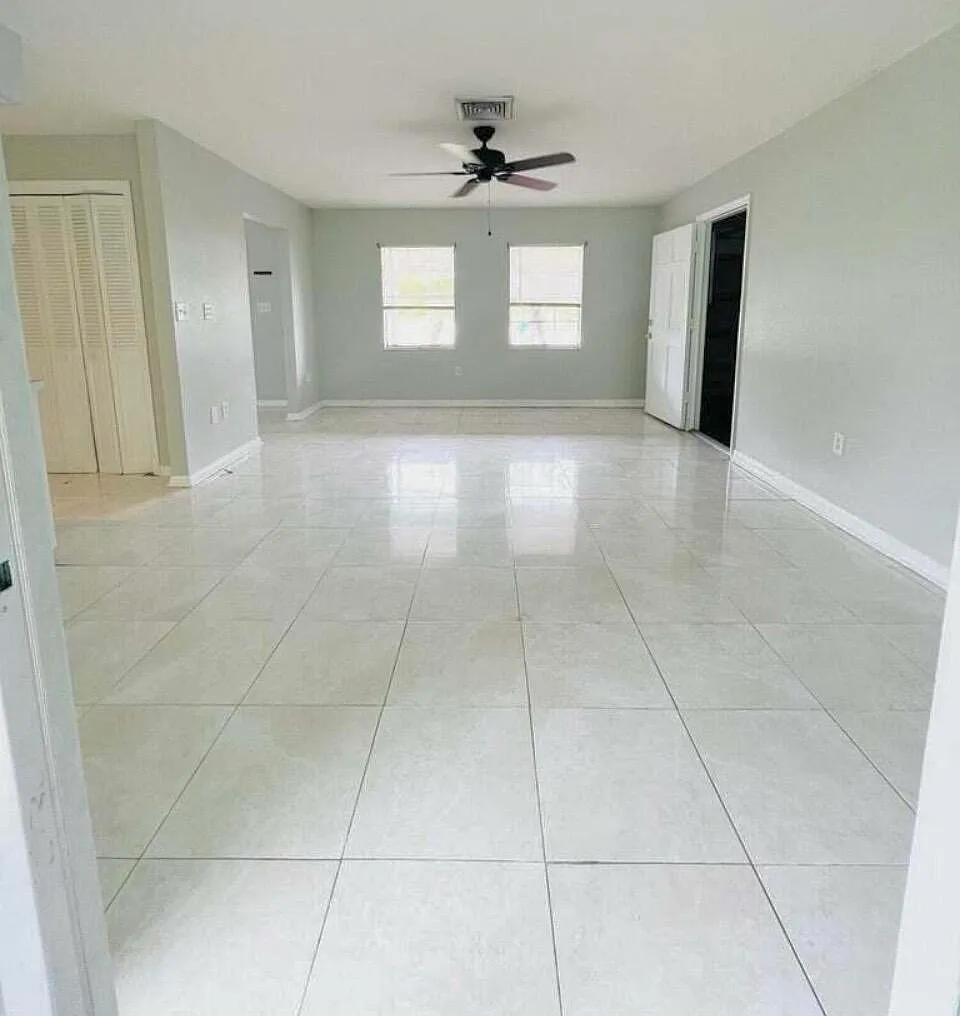 3 bed, 2.0 bath, 1890 sqft, $2,400 — Photo 4