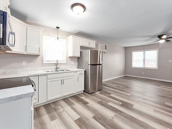 5th image of 984 Cummings Ave
