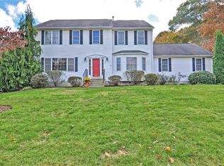 7 Dove Ct, Cranston, RI 02921