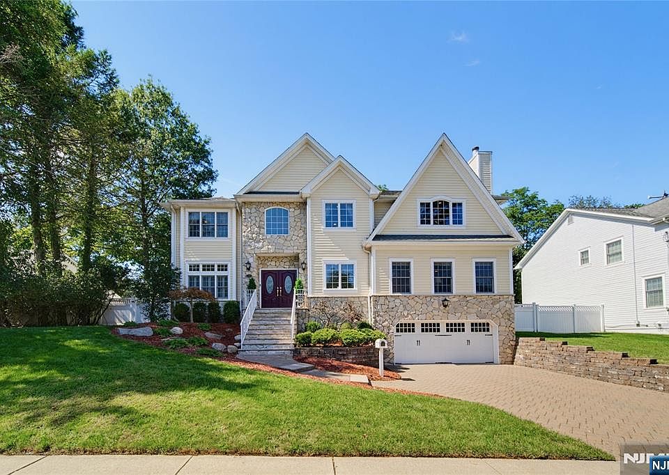 1st image of 52 Robinhood Avenue