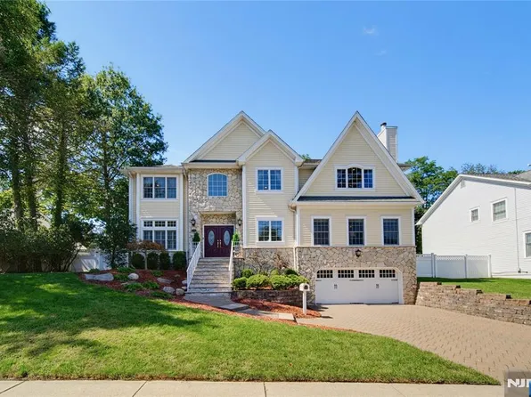 52 Robinhood Avenue, Closter, NJ 07624