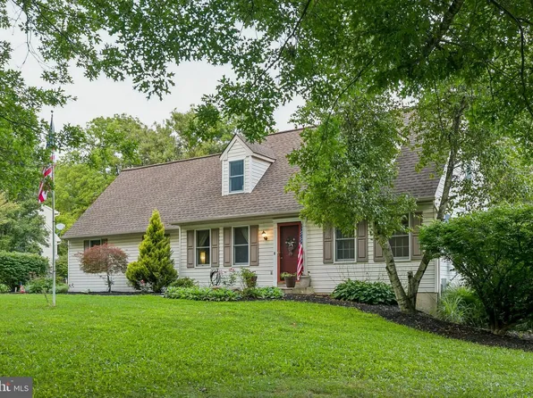230 Dove Dr, Honey Brook, PA 19344