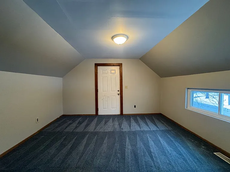 207 E Oak St — Photo 13