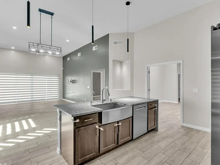 13729 Lago Vista Ave — Photo 27