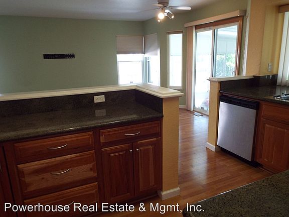 5th image of 706 Catalina Cir