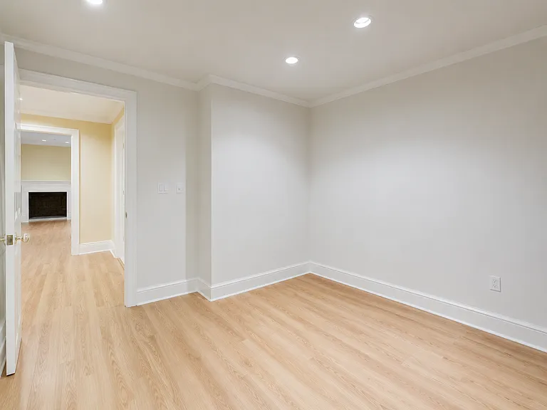 715 Leister Dr — Photo 22
