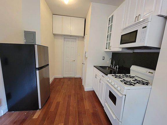 5th image of 108 Charles St #Y