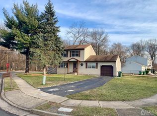 1 Westwood Cir, Edison, NJ 08820