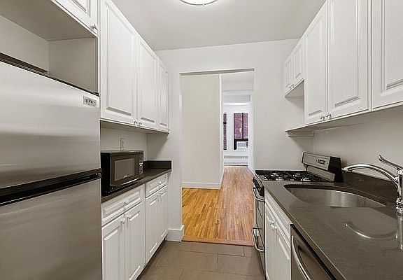 2nd image of 31 E 31st St #2B