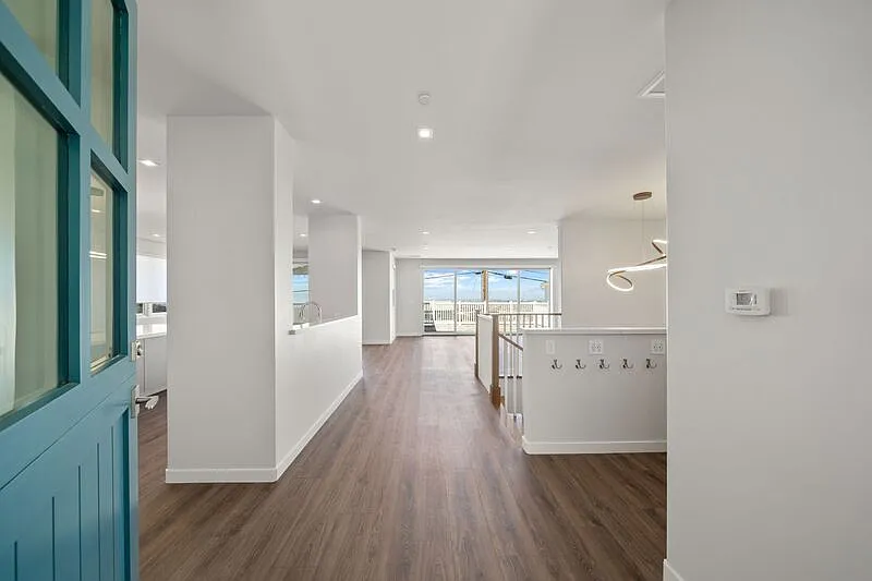 4 bed, 4.5 bath, 3017 sqft, $12,000 — Photo 3