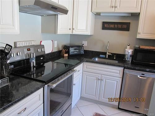 4th image of 8 Catalpa Ct #8