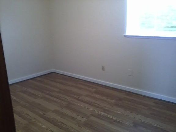 5th image of 3917 2nd Ave NW