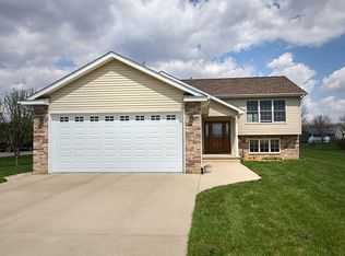 21019 52nd Ave N, Port Byron, IL 61275