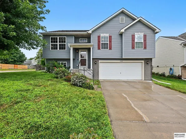 19520 Laci St, Omaha, NE 68135