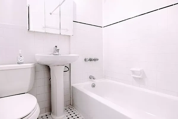 Rented by HOLTON REAL ESTATE INC. | media 13