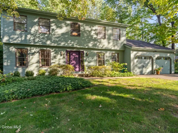 37 Berkshire Dr W, Clifton Park, NY 12065