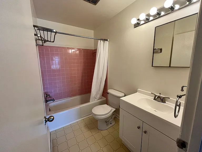 Salem VA 1 Bdrm Apt — Photo 11