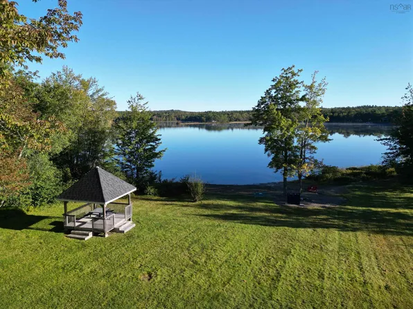 36 Blue Jay Rd, Lunenburg, NS B4V 8S9
