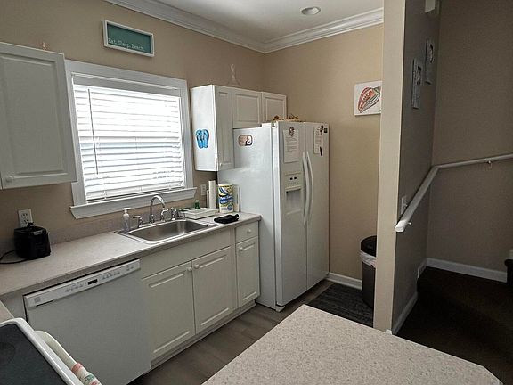 5th image of 35 Coral Way