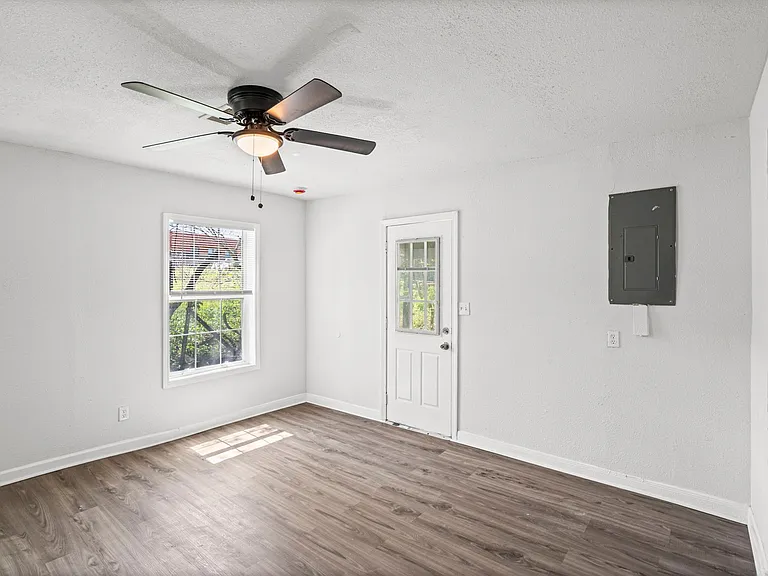 6938 Askew Ave — Photo 5