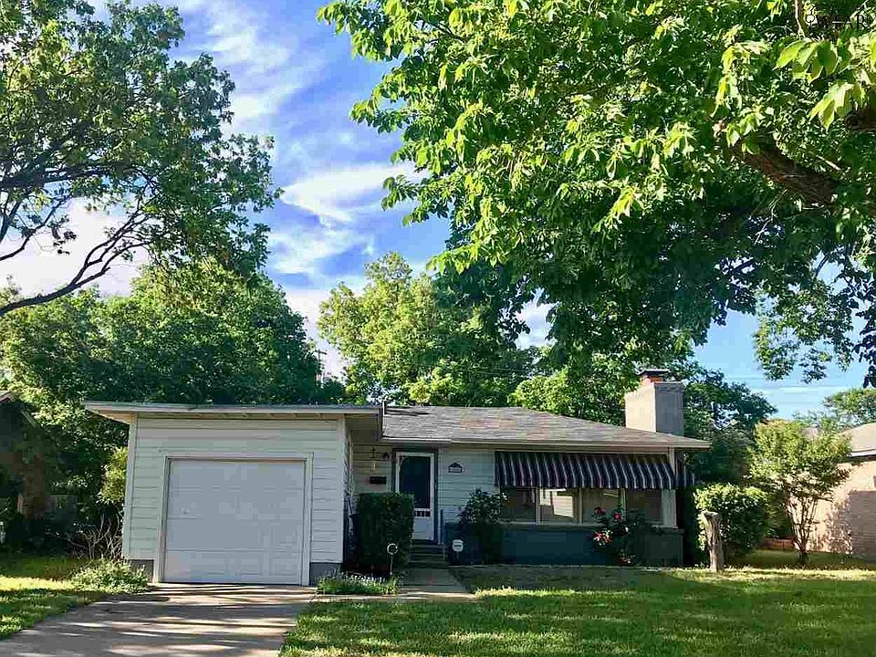 1st image of 1566 Carol Ln