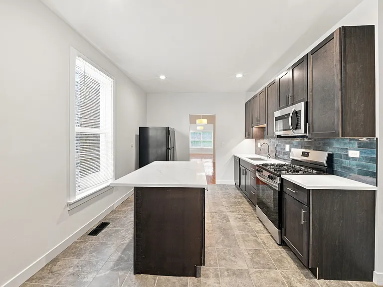 1931 N Saint Louis Ave #1 — Photo 3