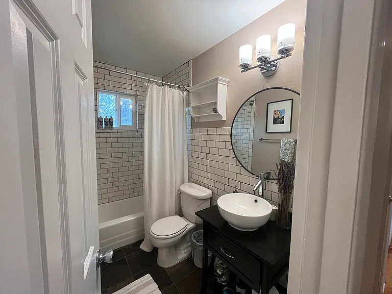 2190 Upland Ave — Photo 14