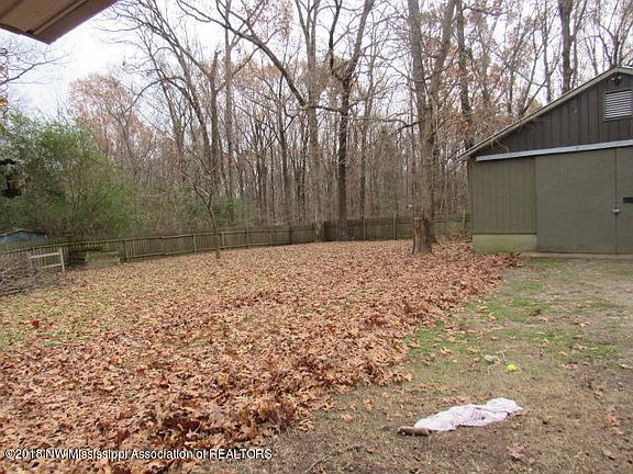 4th image of 5581 Caroline Dr