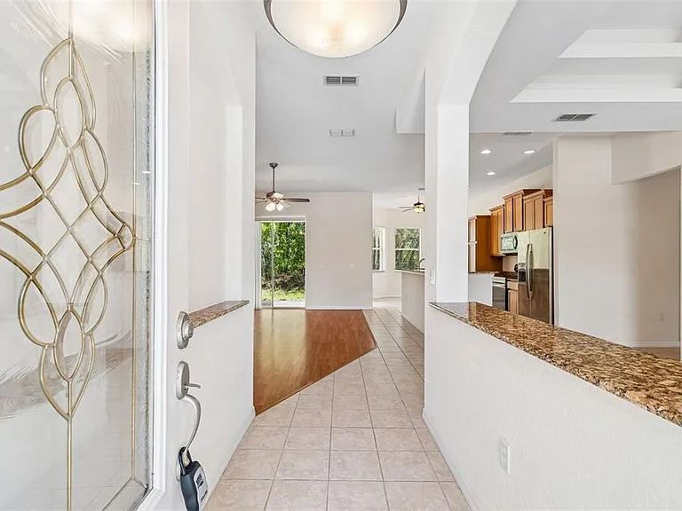 37 Greenpark Blvd — Photo 5