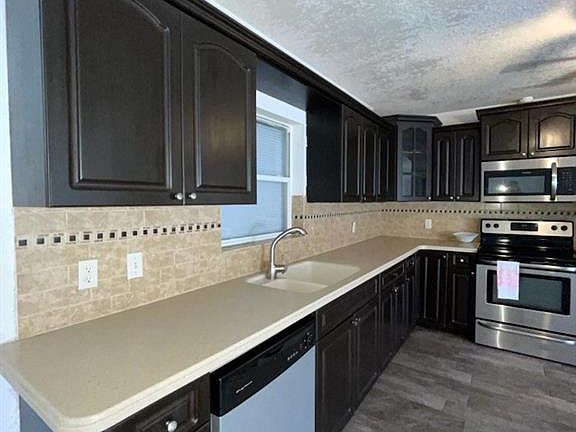 5th image of 228 Sweetheart Ave