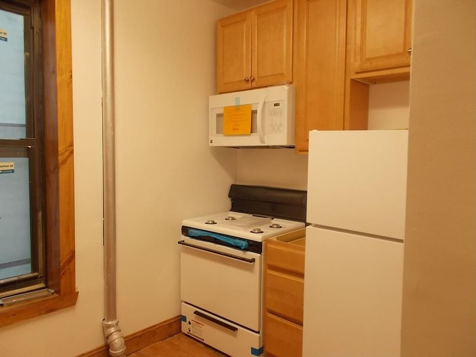 2nd image of 157 Vernon Ave APT B2