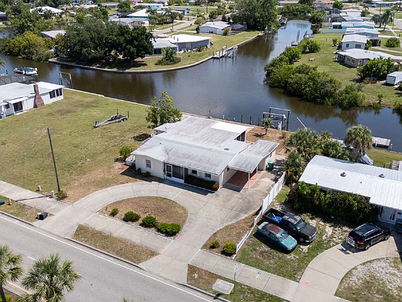 3rd image of 21160 Edgewater Dr