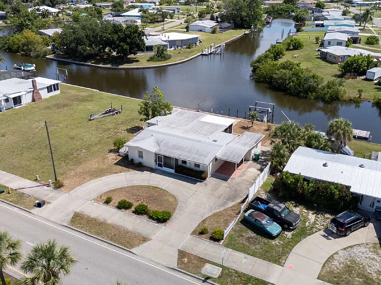 21160 Edgewater Dr — Photo 3