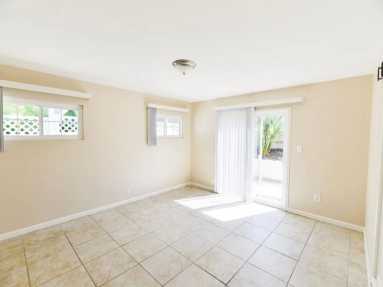 219 W Avenida Palizada — Photo 12